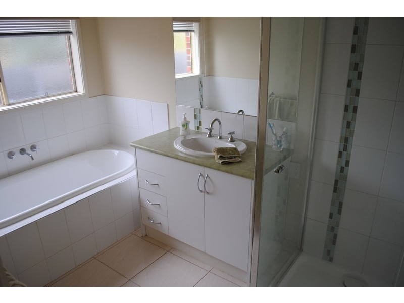 76 Barnett Street, Avoca VIC 3467