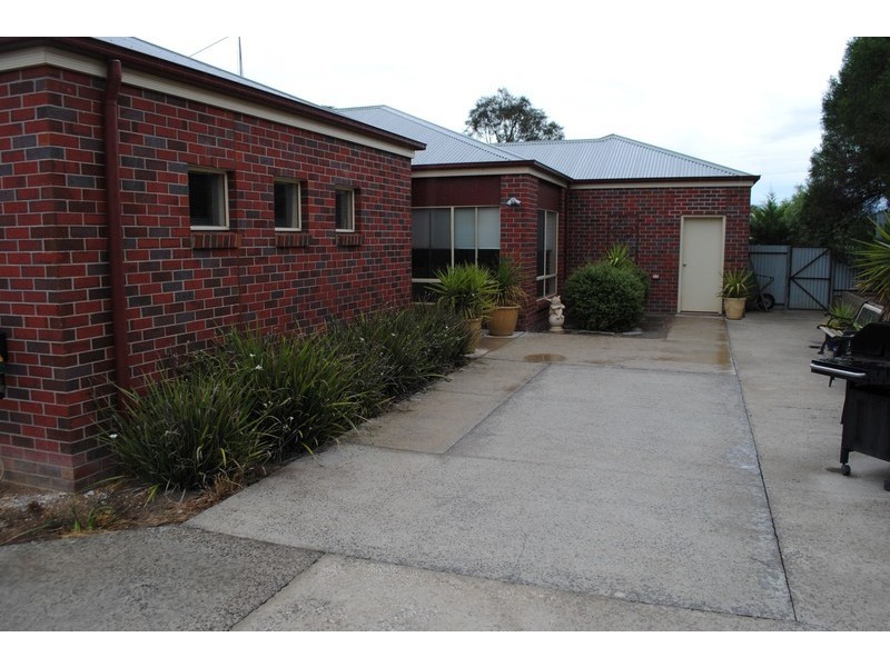 76 Barnett Street, Avoca VIC 3467