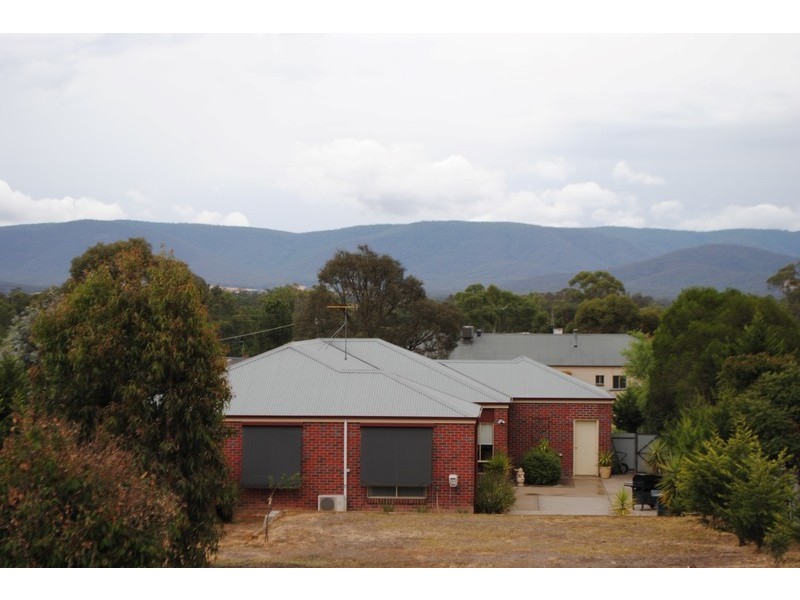 76 Barnett Street, Avoca VIC 3467