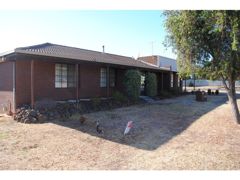 24 Pekin Road, Maryborough VIC 3465