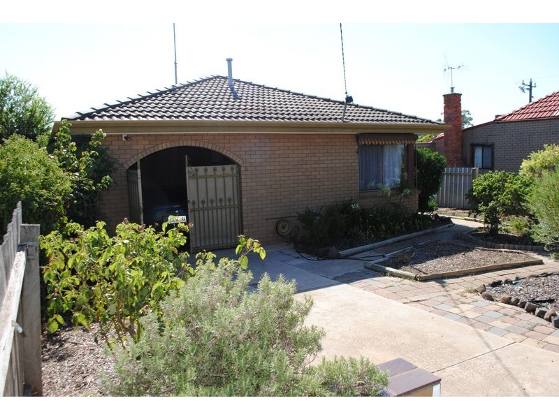 8 Dundas Road, Maryborough VIC 3465