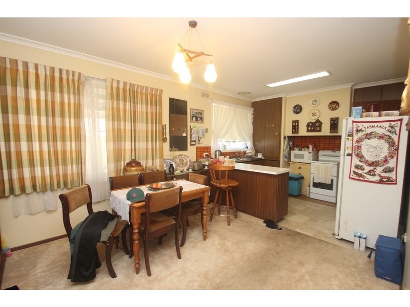 27 Dundas Road, Maryborough VIC 3465