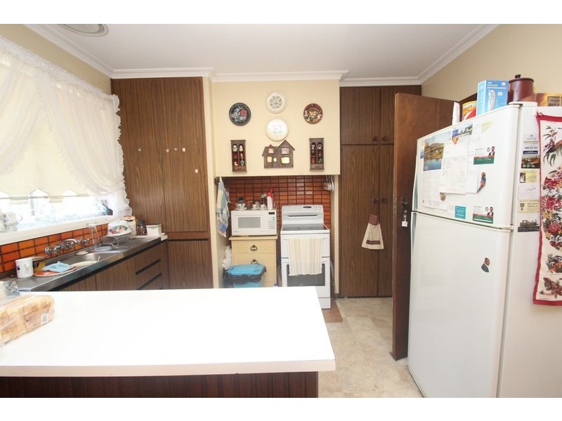 27 Dundas Road, Maryborough VIC 3465