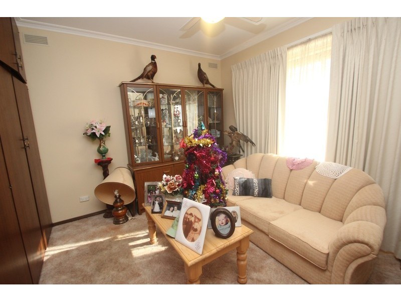 27 Dundas Road, Maryborough VIC 3465