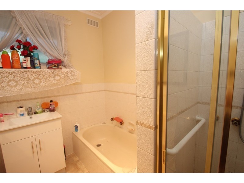 27 Dundas Road, Maryborough VIC 3465