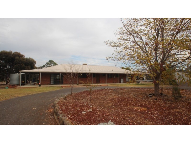 9 George Cook Drive, Daisy Hill VIC 3465