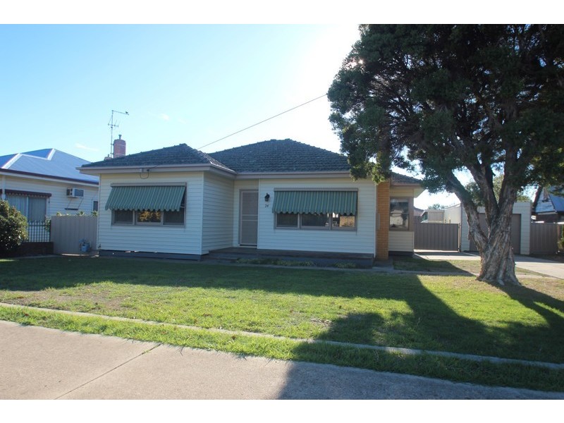 24 Peel Street, Maryborough VIC 3465