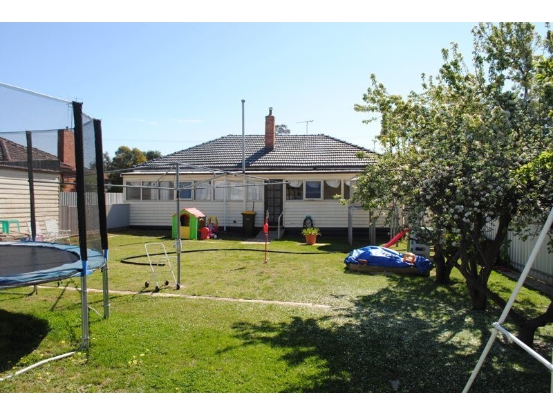 12 Laidlaw Street, Maryborough VIC 3465