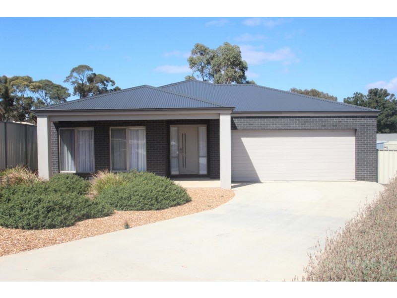 14 Holden Street, Maryborough VIC 3465