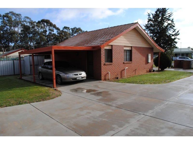 2/4 Ormond Avenue, Maryborough VIC 3465