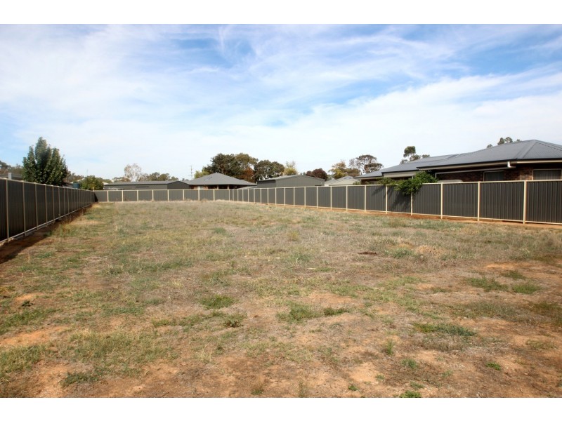14 Simson Street, Carisbrook VIC 3464