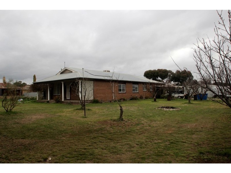 7 Belfast Road, Carisbrook VIC 3464