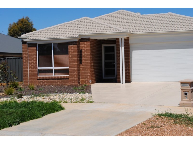 27 Hosken Street, Maryborough VIC 3465