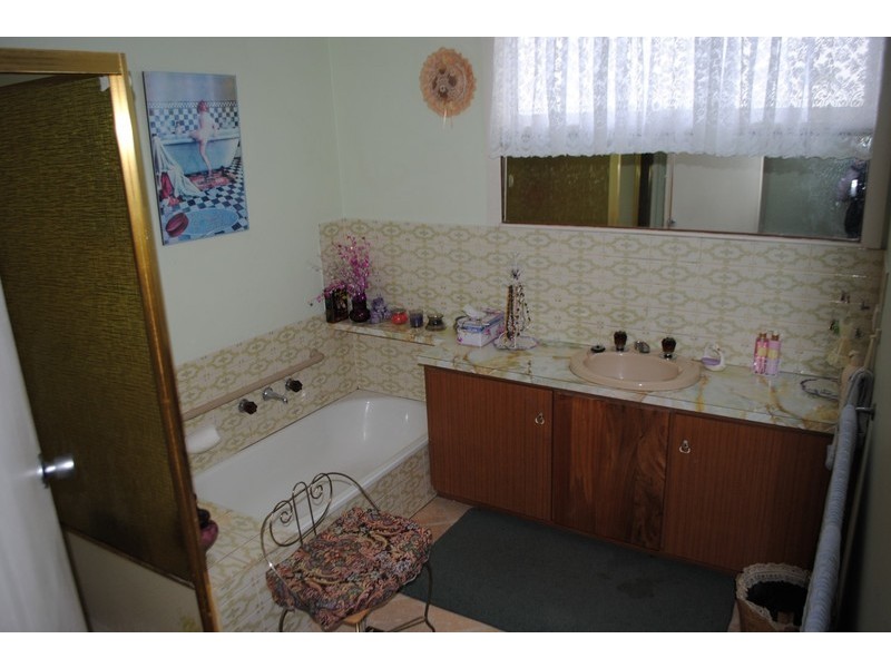 13 Faraday Street, Avoca VIC 3467