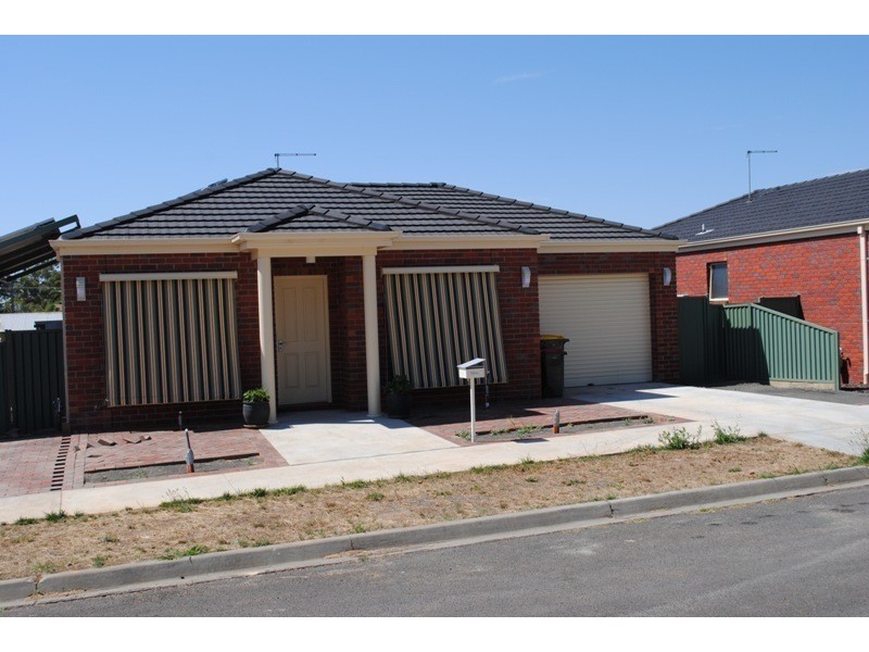 12 Sydney Avenue, Maryborough VIC 3465