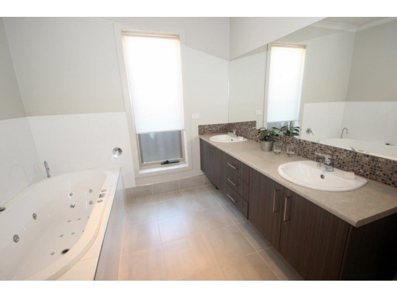 6 Parklands Court, Maryborough VIC 3465