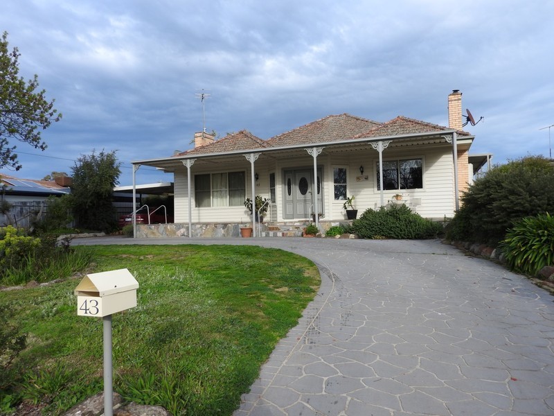 43 Park Road, Maryborough VIC 3465