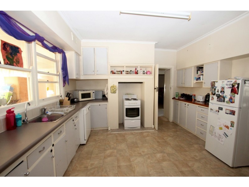 12 Laidlaw Street, Maryborough VIC 3465