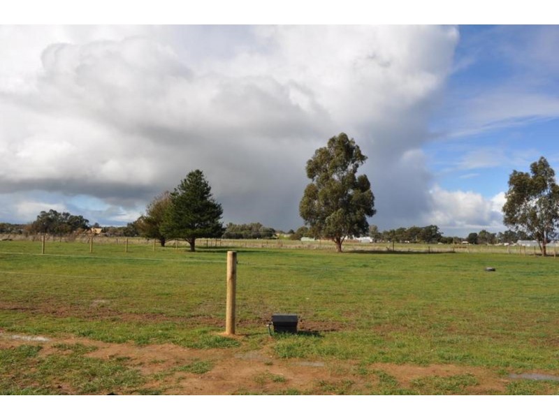 54 Belfast Road, Carisbrook VIC 3464