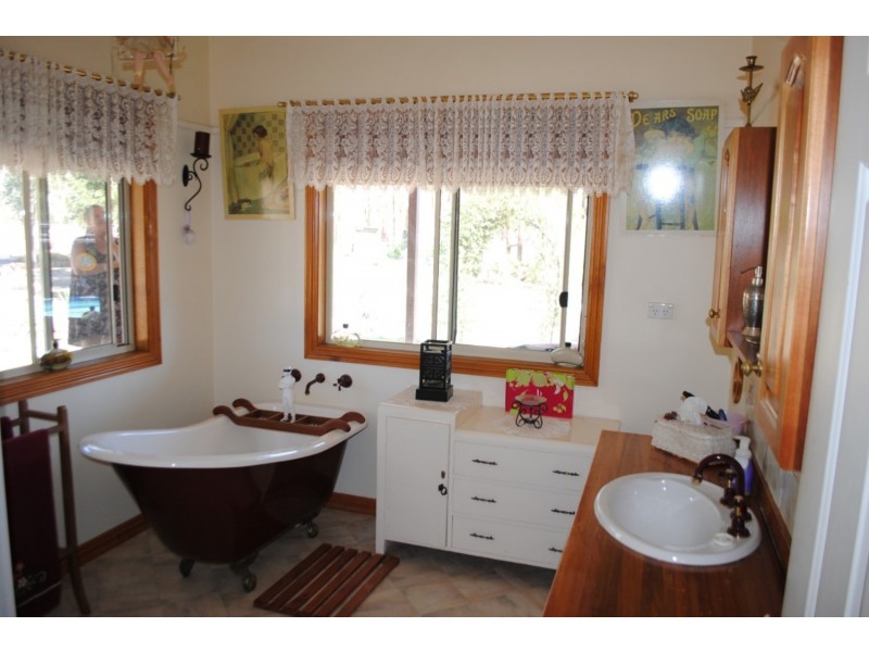 1875 Sunraysia Highway, Avoca VIC 3467