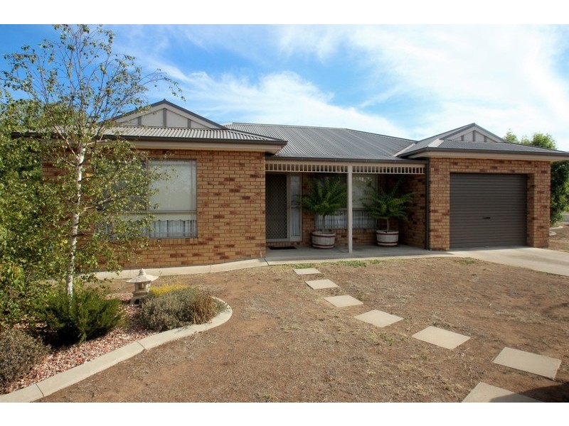 1/8 Backway Court, Maryborough VIC 3465