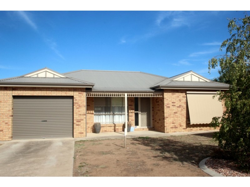 2/8 Backway Court, Maryborough VIC 3465