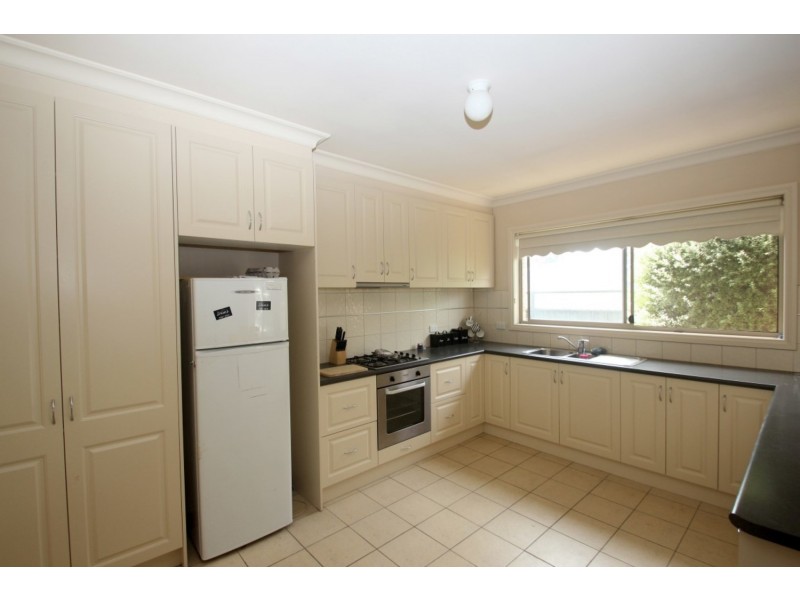 2/8 Backway Court, Maryborough VIC 3465