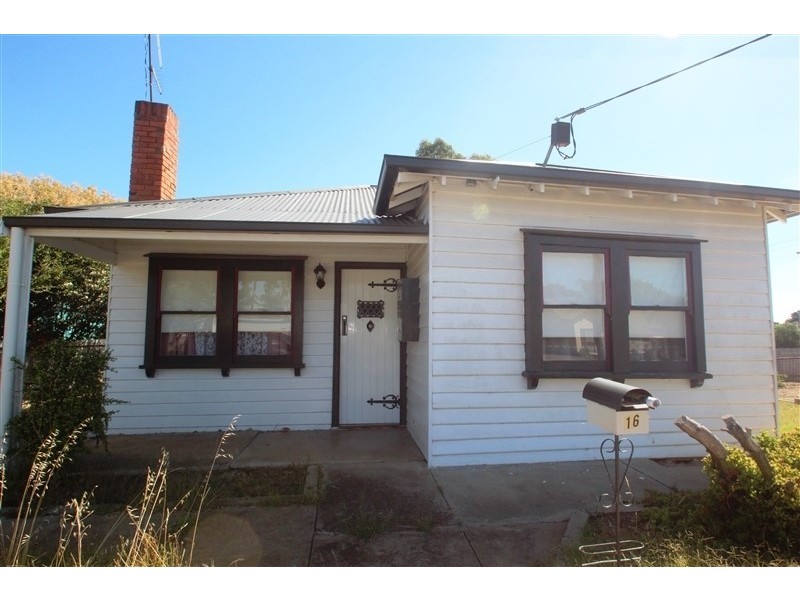 16 Majorca Road, Maryborough VIC 3465