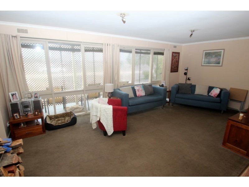 14 Annesly St North, Carisbrook VIC 3464