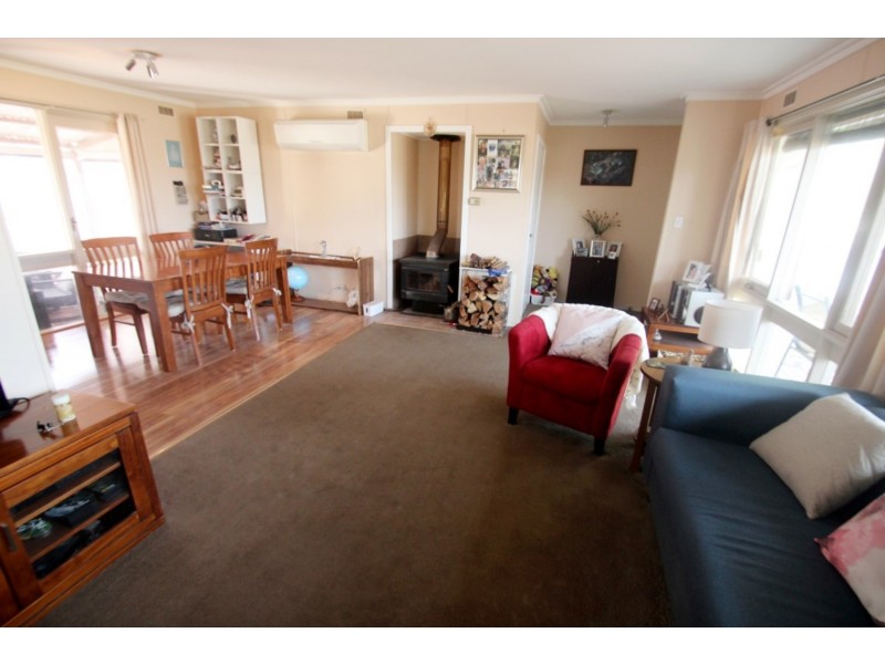 14 Annesly St North, Carisbrook VIC 3464