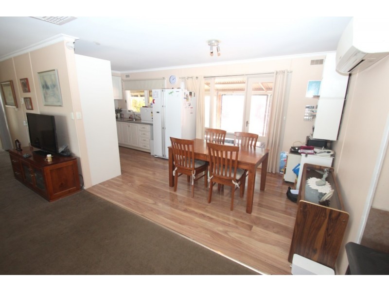 14 Annesly St North, Carisbrook VIC 3464