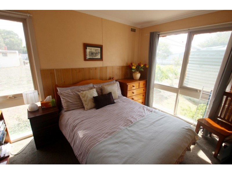 14 Annesly St North, Carisbrook VIC 3464