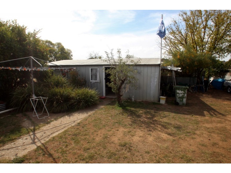 14 Annesly St North, Carisbrook VIC 3464