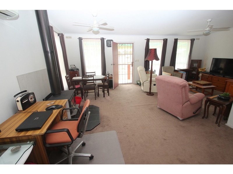 398 Bet Bet Creek Road, Bowenvale VIC 3465