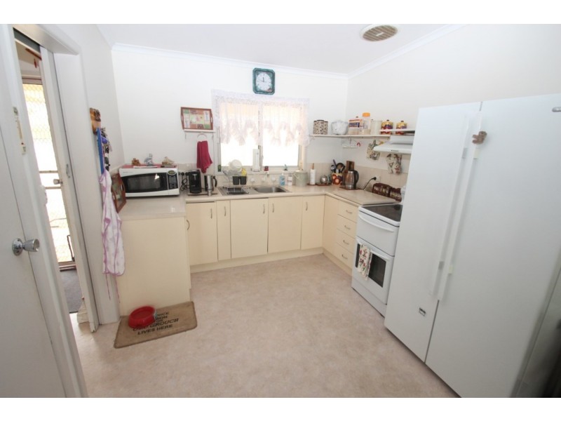 398 Bet Bet Creek Road, Bowenvale VIC 3465