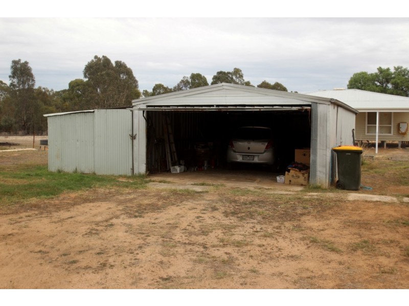 398 Bet Bet Creek Road, Bowenvale VIC 3465