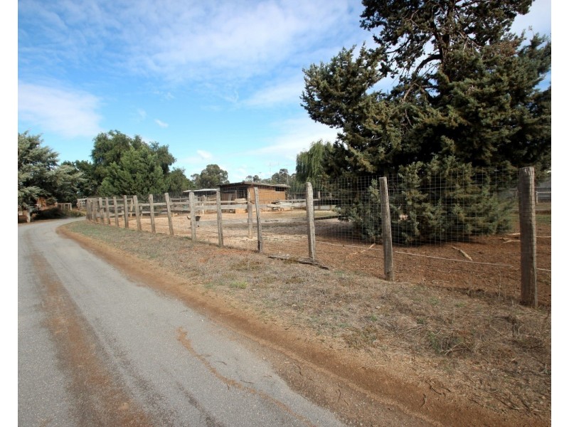 24 Church Street, Carisbrook VIC 3464