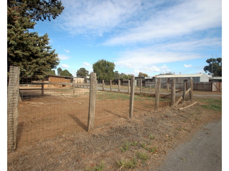 24 Church Street, Carisbrook VIC 3464