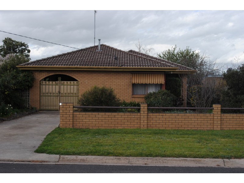 8 Dundas Road, Maryborough VIC 3465