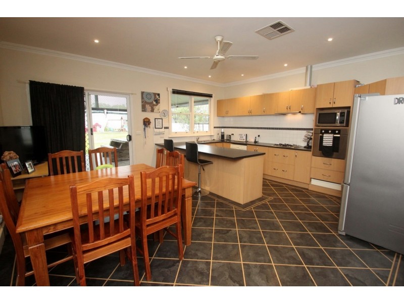 9 Faraday Street, Avoca VIC 3467