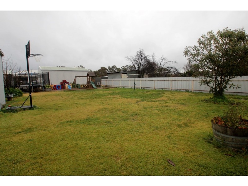 9 Faraday Street, Avoca VIC 3467