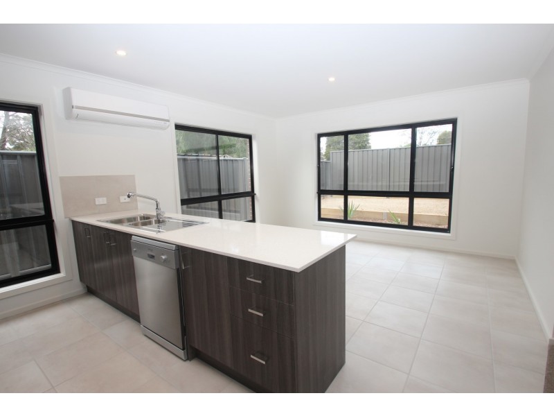 Unit 1/164 Gillies Street, Maryborough VIC 3465