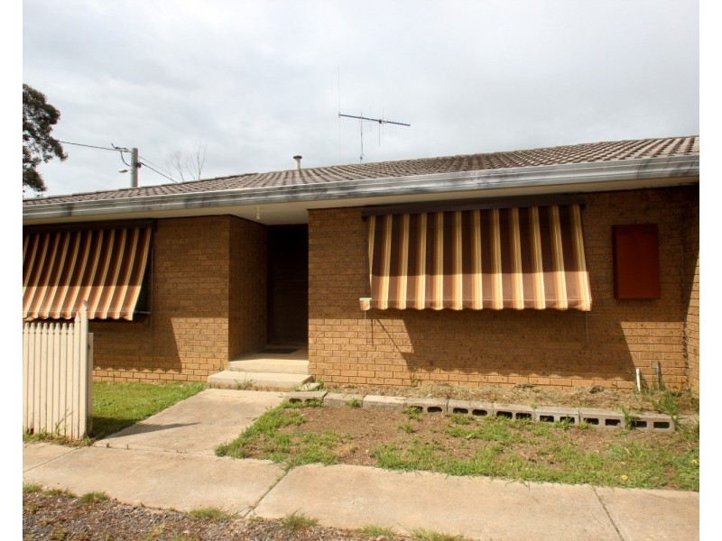 1/8 McPherson Avenue, Maryborough VIC 3465