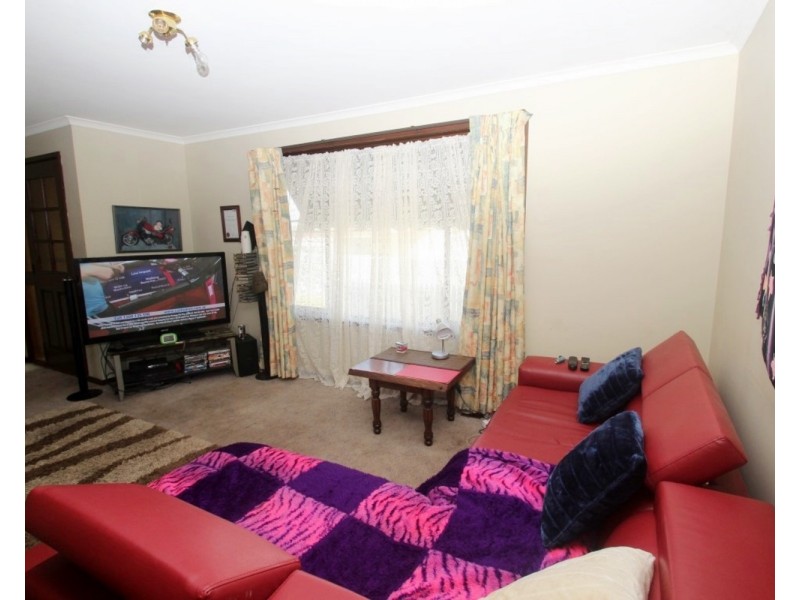 1/8 McPherson Avenue, Maryborough VIC 3465