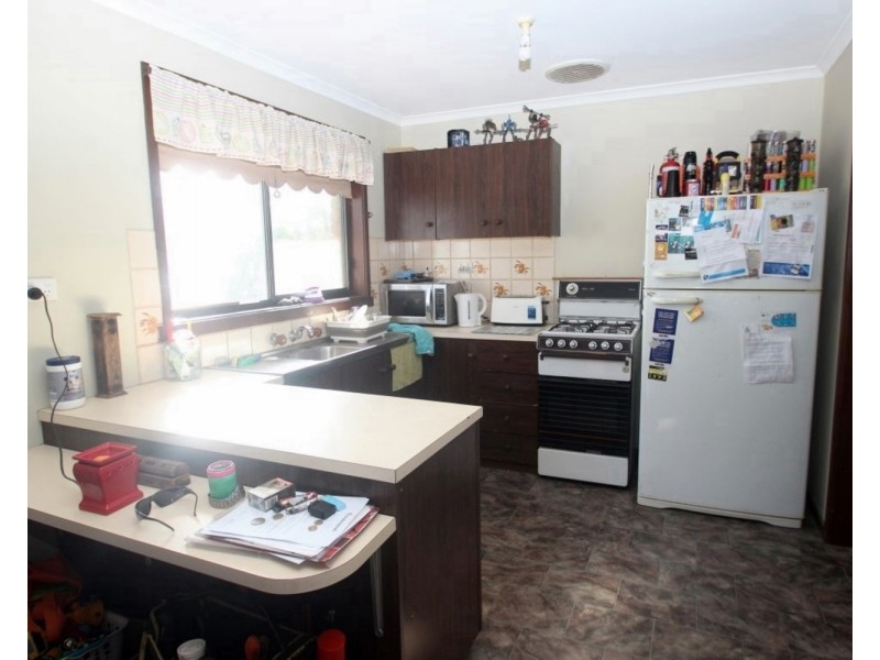 1/8 McPherson Avenue, Maryborough VIC 3465