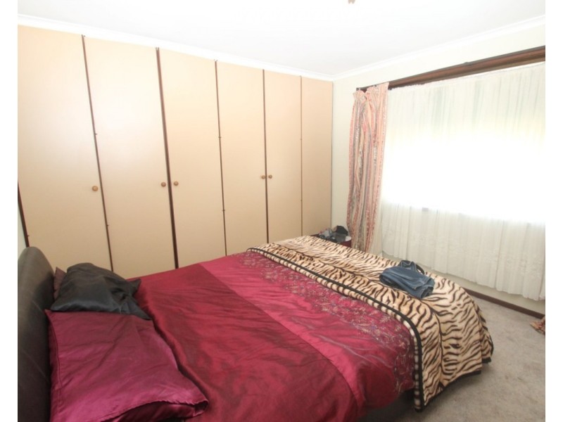 1/8 McPherson Avenue, Maryborough VIC 3465