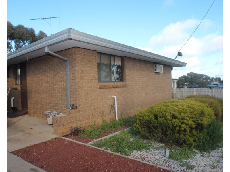 1/8 McPherson Avenue, Maryborough VIC 3465