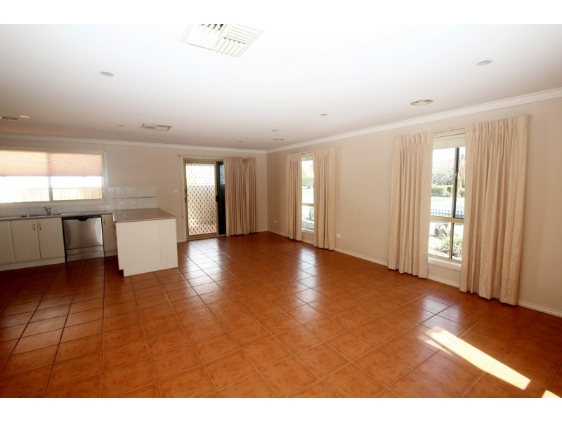 1/74 Park Road, Maryborough VIC 3465