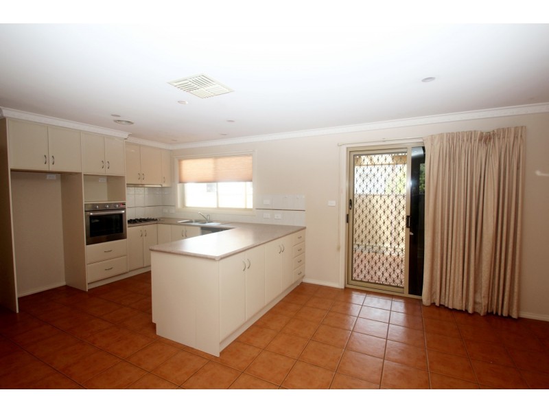 1/74 Park Road, Maryborough VIC 3465