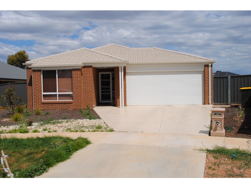 27 Hosken Street, Maryborough VIC 3465